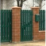 Калитка из металлического штакетника